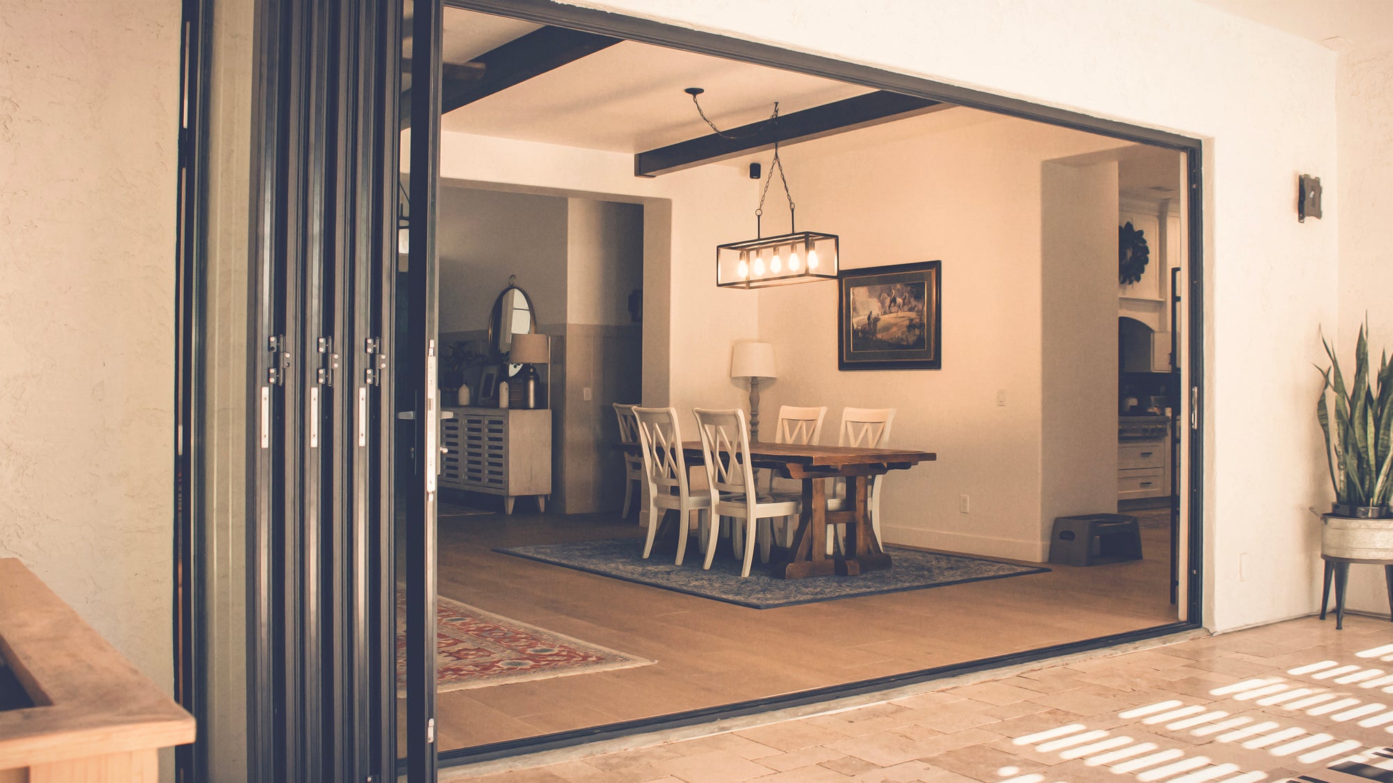 Utah: Transform Your Home with Accordion Doors and Pass-Through Windows for Every Season